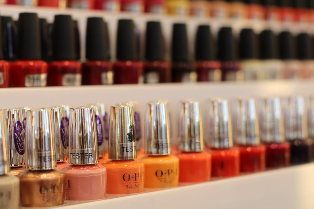 sonrisa war bei The Nail Bar in Basel und testete eine Maniküre mit UV-Lack von OPI.