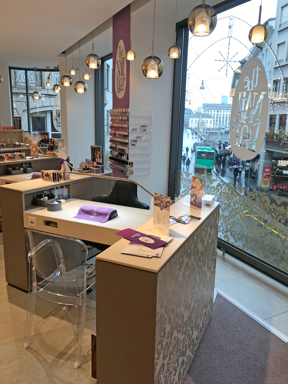 sonrisa war bei The Nail Bar in Basel und testete eine Maniküre mit UV-Lack von OPI.