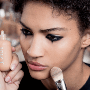 Frisch aus Paris: Bilder aus dem Backstage-Bereich der Fashion-Show von Dior.