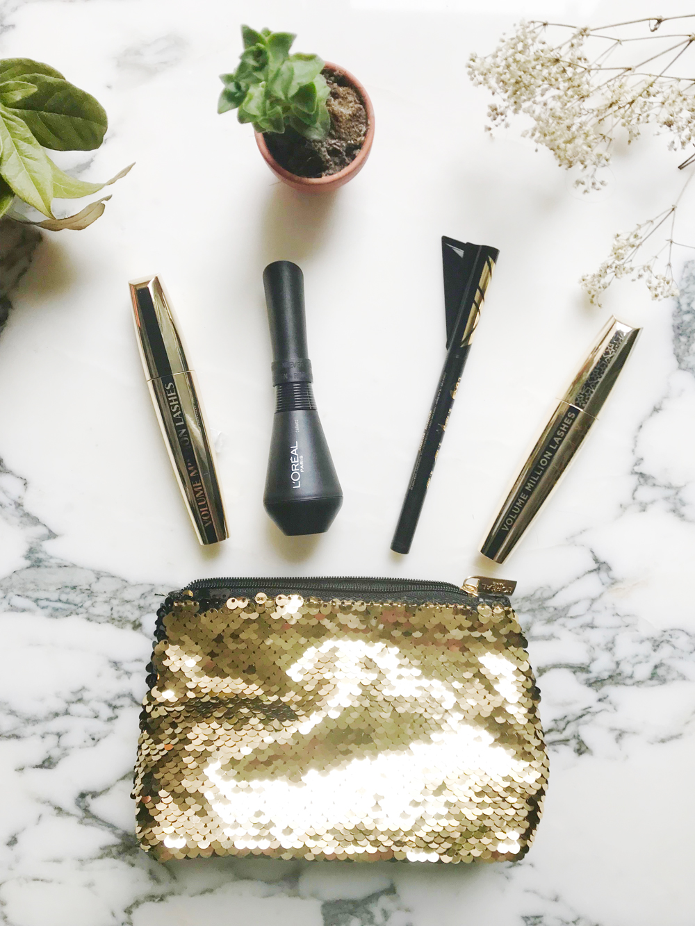 Keine Chance für den Januar-Blues: sonrisa verlost ein exklusives Beauty-Set mit Neuheiten von L' Oréal Paris.