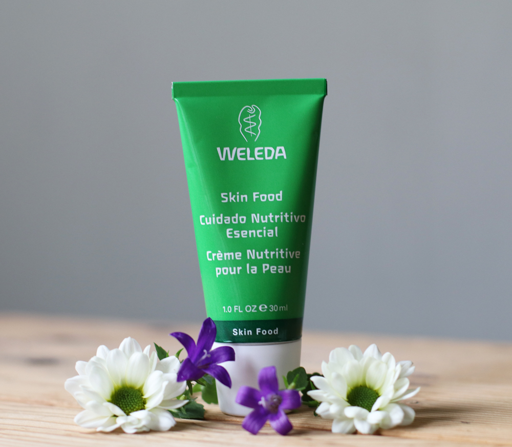 Beauty Ikone in der grünen Tube: Alles, was Du über die legendäre Skin Food Crème von Weleda wissen musst.