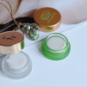 Im Vergleich: Die NK-Highlighter von Tata Harper und Nazan Schnapp.