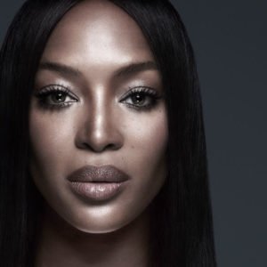 Endlich! Topmodel Naomi Campbell hat mit 48 Jahren ihren ersten Vertrag als Beauty-Gesicht für Nars Cosmertics.