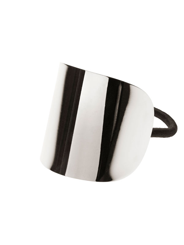 Die Haarspangen von Studio Mason sind ein stylischer Helfer bei Frisen-Krisen. 