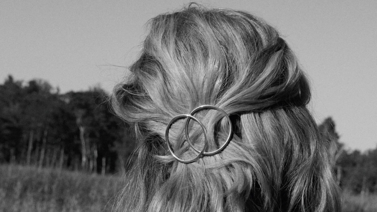 Die Haarspangen von Studio Mason sind ein stylischer Helfer bei Frisen-Krisen.