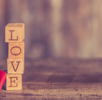 Be my valentine: auf sonrisa findest Du sechs Geschenktipps, welche den Valentinstag im wahrsten Sinne des Wortes besonders schön machen.