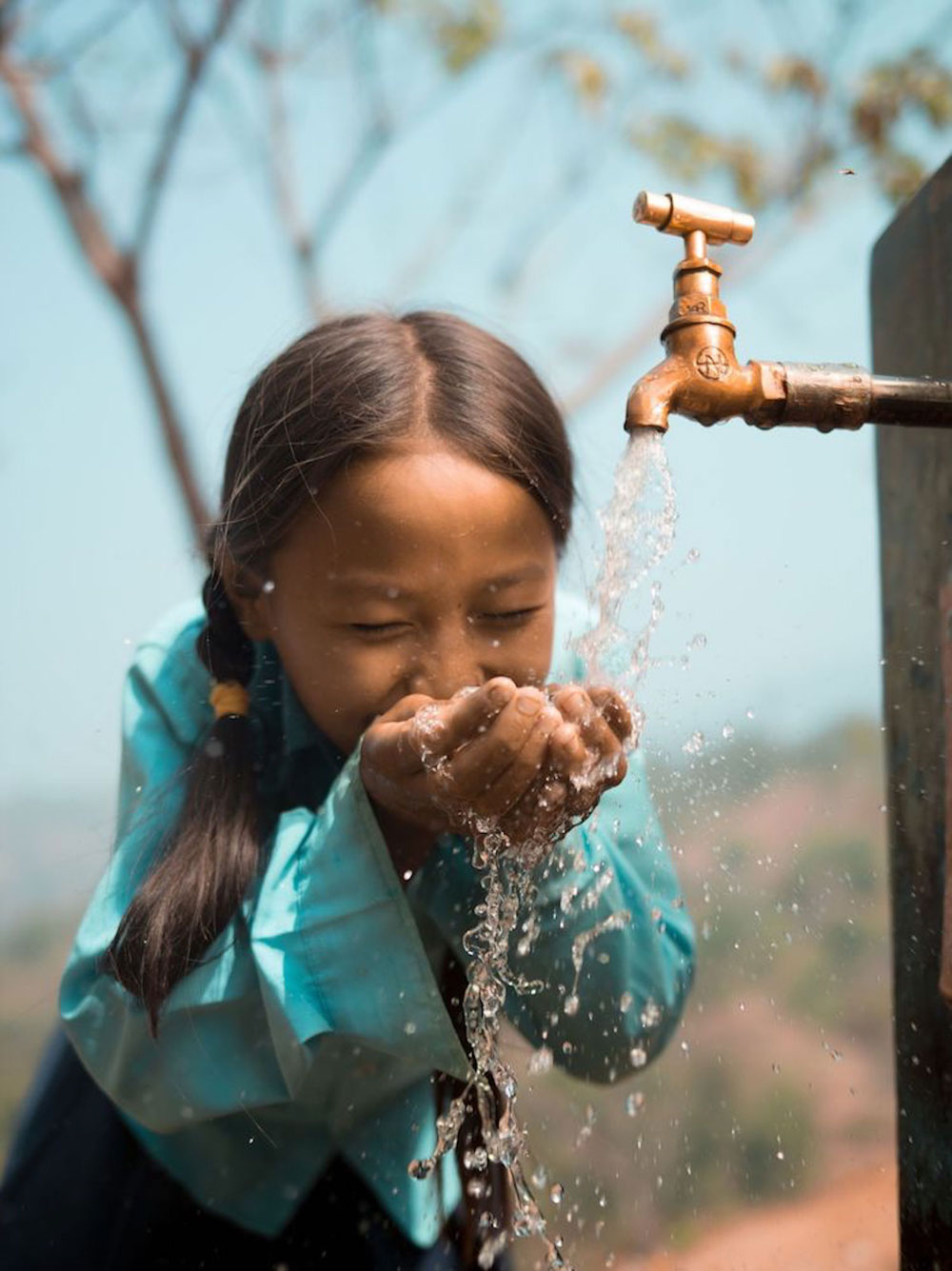 Zum alljährlichen Aveda Earth Month hat sich Aveda 2019 der Wohltätigkeitsorganisation charity: water zusammen getan, die Wasserprojekte rund um die Welt ermöglicht. Auch Du kannst helfen durch den Kauf eines limitierten Shampure Body- and Handwash von Aveda.