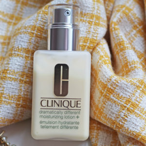 Beauty Ikone in Gelb: Alles, was Du über die legendäre DDML von Clinique wissen musst.