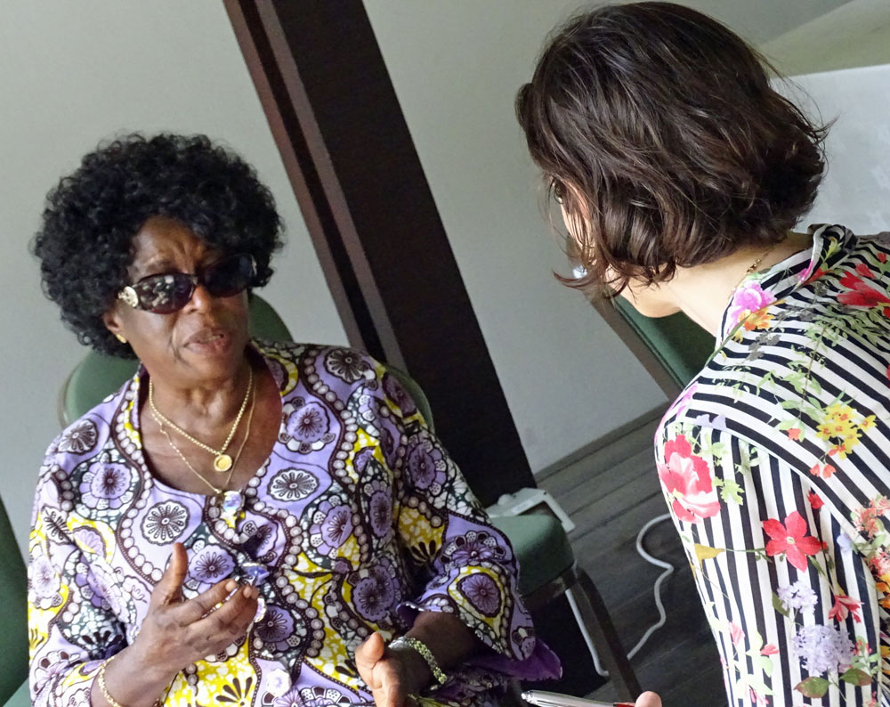 Frauenrechts-Expertin Madame Fati spricht am Weltfrauentag 2019 mit sonrisa über Frauen in Ghana - warum die Beauty-Industrie ihnen zu einem bessere Leben verholfen hat.