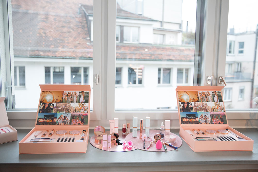 Mit der Lancierung einer komplett überarbeiteten Makeup-Kollektion feiert Naj Oleari ein fulminantes Comeback.