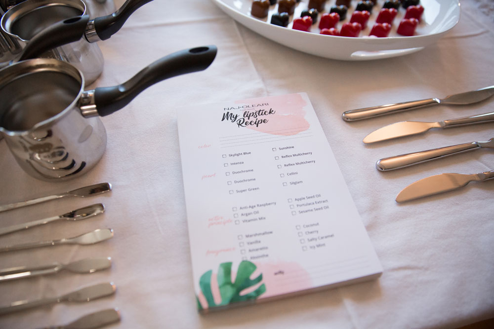 Mit der Lancierung einer komplett überarbeiteten Makeup-Kollektion feiert Naj Oleari ein fulminantes Comeback.