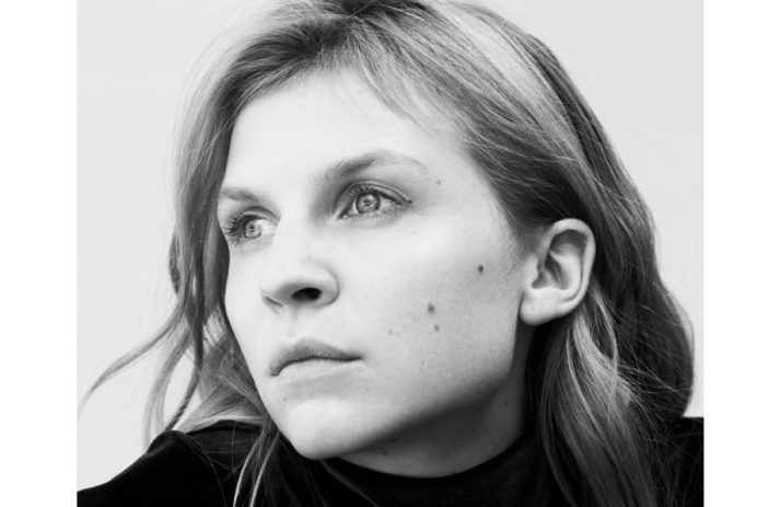 Shiseido-Botschafterin Clémence Poesy redet im Interview mit sonrisa über ihre Pflegerituale und warum Zeichnen für sie das grosse Glück bedeutet.