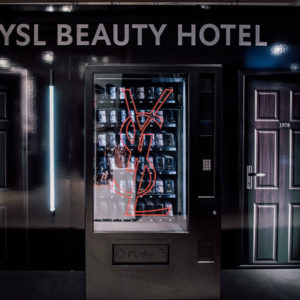 Noch bis zum 13. April kann man bei Manor Zürich im YSL Beauty Hotel einchecken und dabei ins Beauty-Universum des Luxusbrands eintauchen.