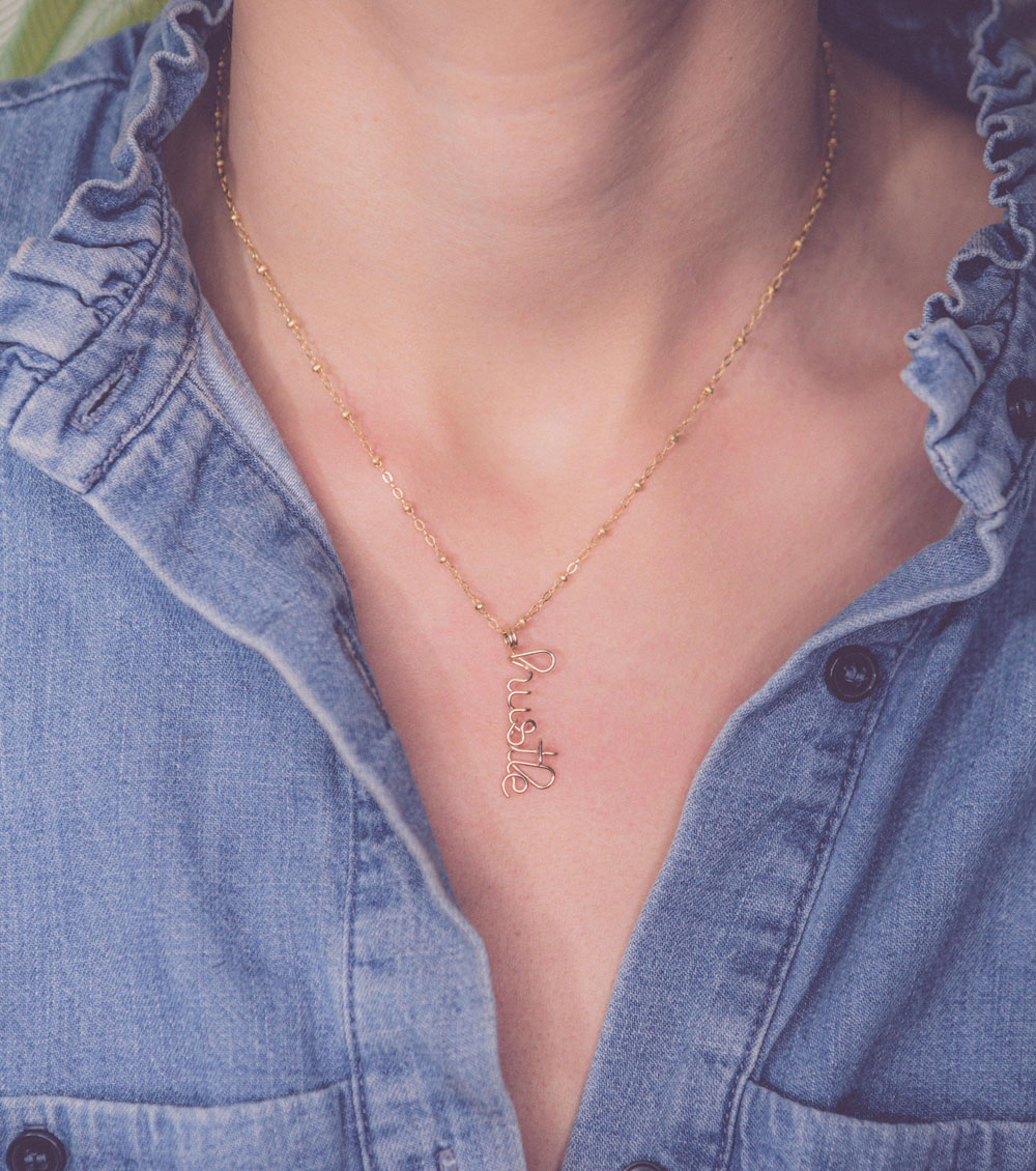 Ideal für den Muttertag - oder Dich selbst: Personalisierte Schmuckstücke von Atelier Paulin, die morgen bei Vestibule live angefertigt werden. 