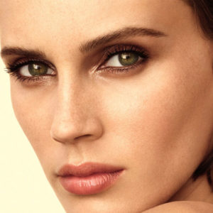 Chanel erweiter die Les Beiges Kollektion um tolle Makeup-Neuheiten, die selbst eine geschwätziger Beauty-Bloggerin vor Freude verstummen lässt.