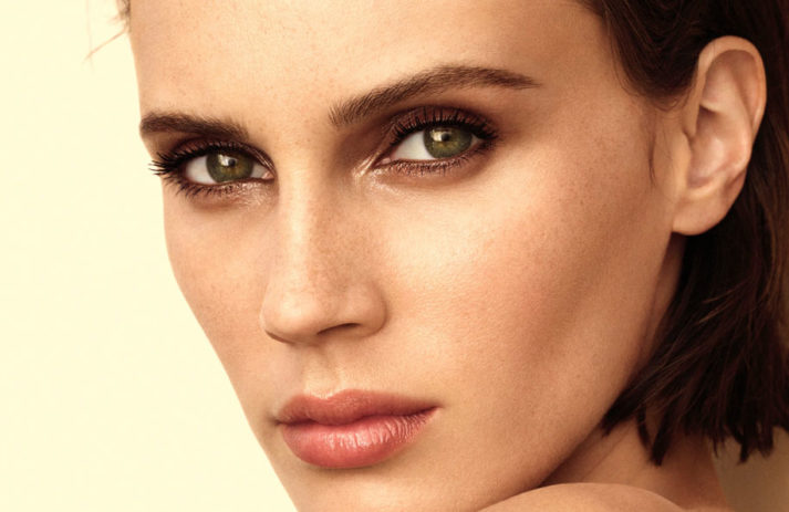 Chanel erweiter die Les Beiges Kollektion um tolle Makeup-Neuheiten, die selbst eine geschwätziger Beauty-Bloggerin vor Freude verstummen lässt.