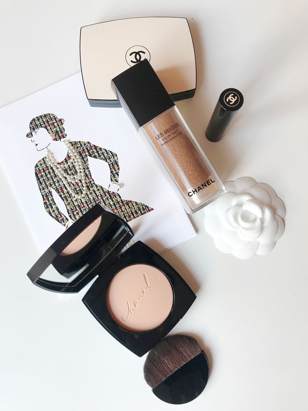 Chanel erweiter die Les Beiges Kollektion um tolle Makeup-Neuheiten, die selbst eine geschwätziger Beauty-Bloggerin vor Freude verstummen lässt. 