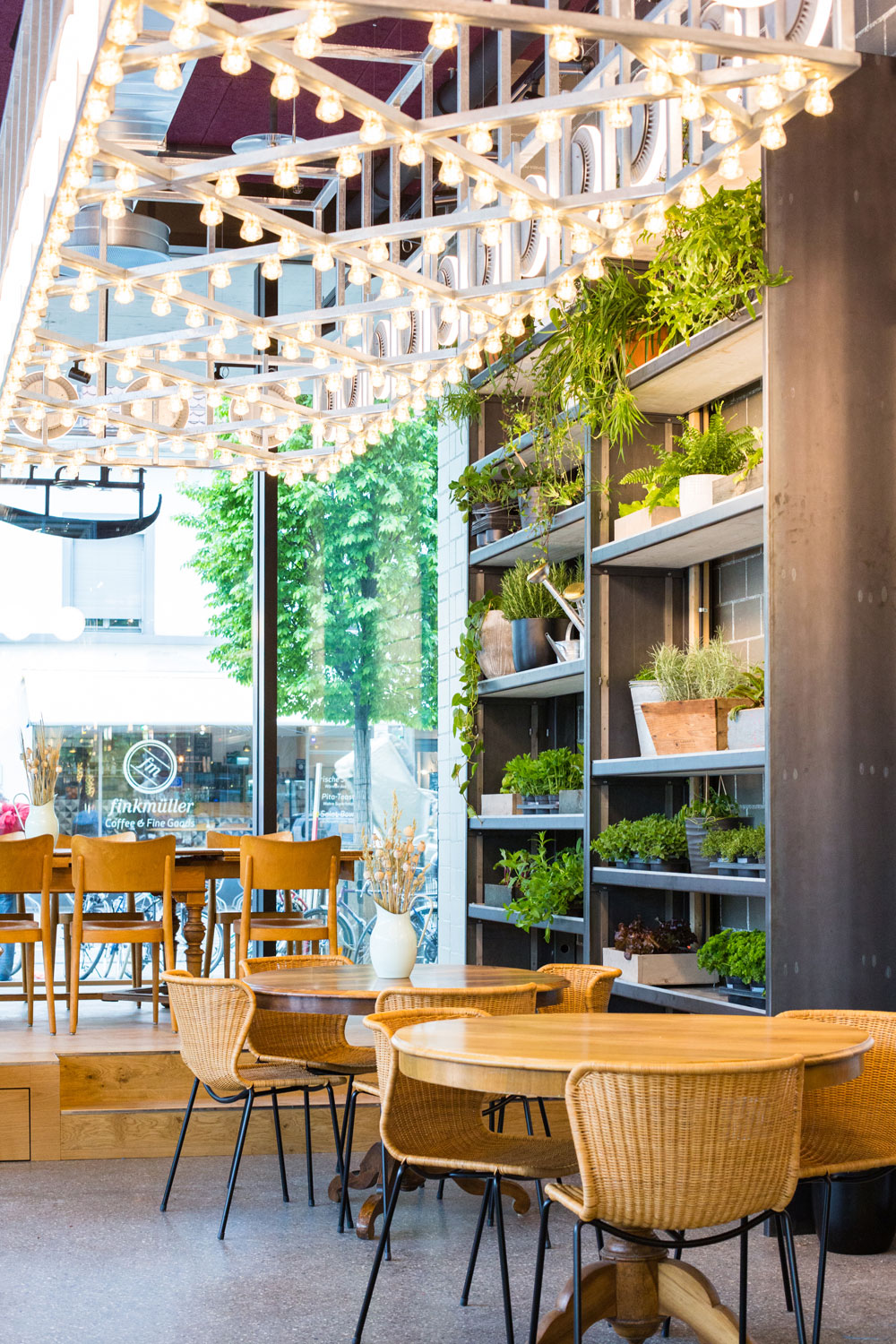 tibits eröffnete in Basel das zweite Restaurant und sonrisa hat für Dich alle Fakten zum neuen Vegi-Paradies beim Bahnhof.