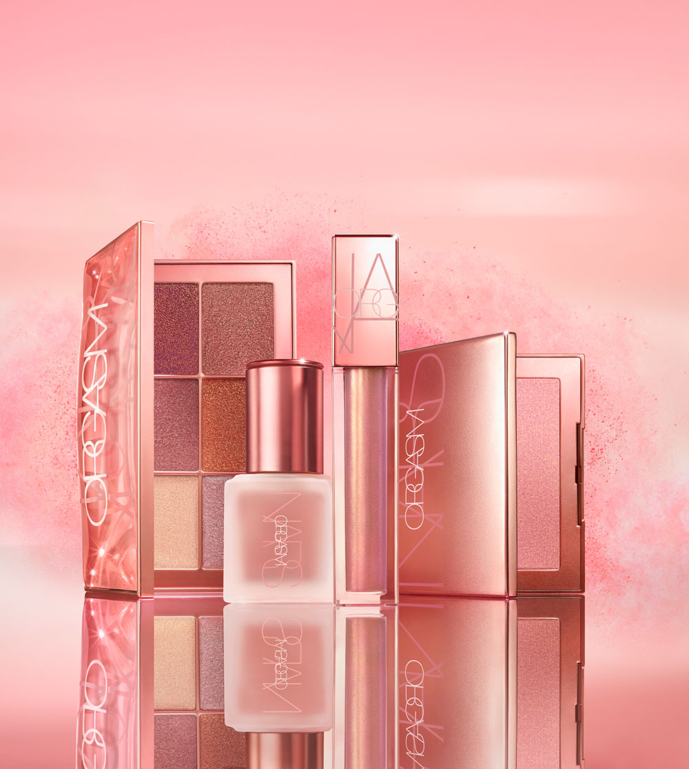Die Kombination aus anrüchigem (und unverwechselbarem) Namen und hoher Qualität machen den Nars Orgasm seit 20 Jahren zum Must-Have von Makeup-Fans auf der ganzen Welt, darunter viele Promis!
