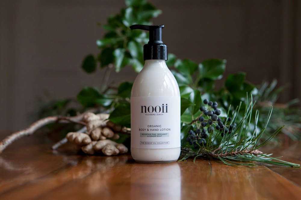 Nach dem Motto "Weil Sie dem Körper etwas geben sollten, das ihm gut tut", hat Ex-Model Daniela Schweingruber das Naturkosmetik-Label Nooii gegründet mit hochwertigen Pflegeprodukten hand made in Switzerland.