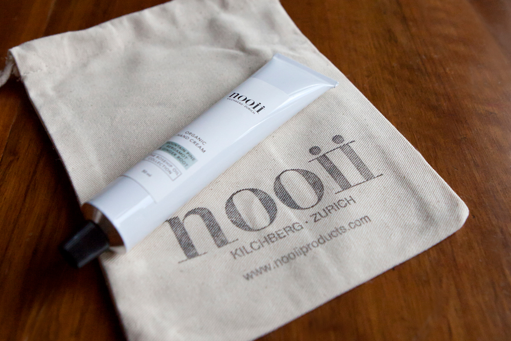 Nach dem Motto "Weil Sie dem Körper etwas geben sollten, das ihm gut tut", hat Ex-Model Daniela Schweingruber das Naturkosmetik-Label Nooii gegründet mit hochwertigen Pflegeprodukten hand made in Switzerland.