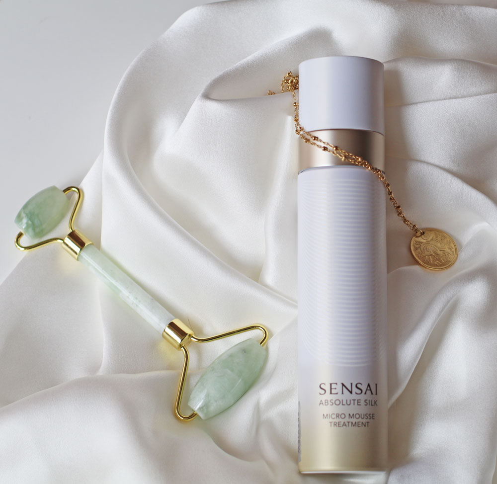 Seidengeschichten mit Sensai: sonrisa nimmt die Lancierung des neuen Absolute Silk Micro Mousse Treatments zum Anlass, um die Geschichte der Seide als Beauty-Wirkstoff zu erklären. 