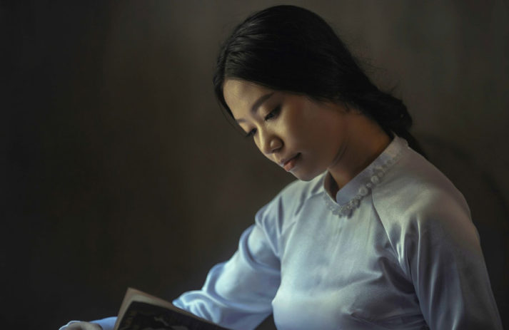 Seidengeschichten mit Sensai: sonrisa nimmt die Lancierung des neuen Absolute Silk Micro Mousse Treatments zum Anlass, um die Geschichte der Seide als Beauty-Wirkstoff zu erklären.