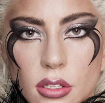 Das Warten hat ein Ende: Nachdem Lady Gaga im vergangenen Jahr bekannt gab, eine eigene Make-up-Linie zu lancieren, können die Produkte von Haus Laboratories nun vorbestellt werden – und auf sonrisa gibt es alle Informationen zu diesem neuen Beauty-Brand mit einer wichtigen Botschaft.