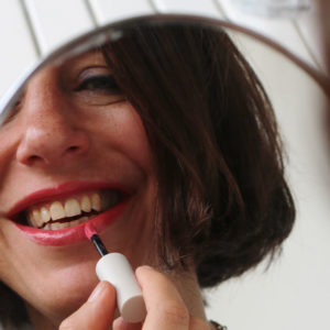 sonrisa feirt den Lipstickday 2019 mit einer Beauty-Verlosung, bei der es zwei Lippenstift-Sets von naturaglace zu gewinnen gibt.