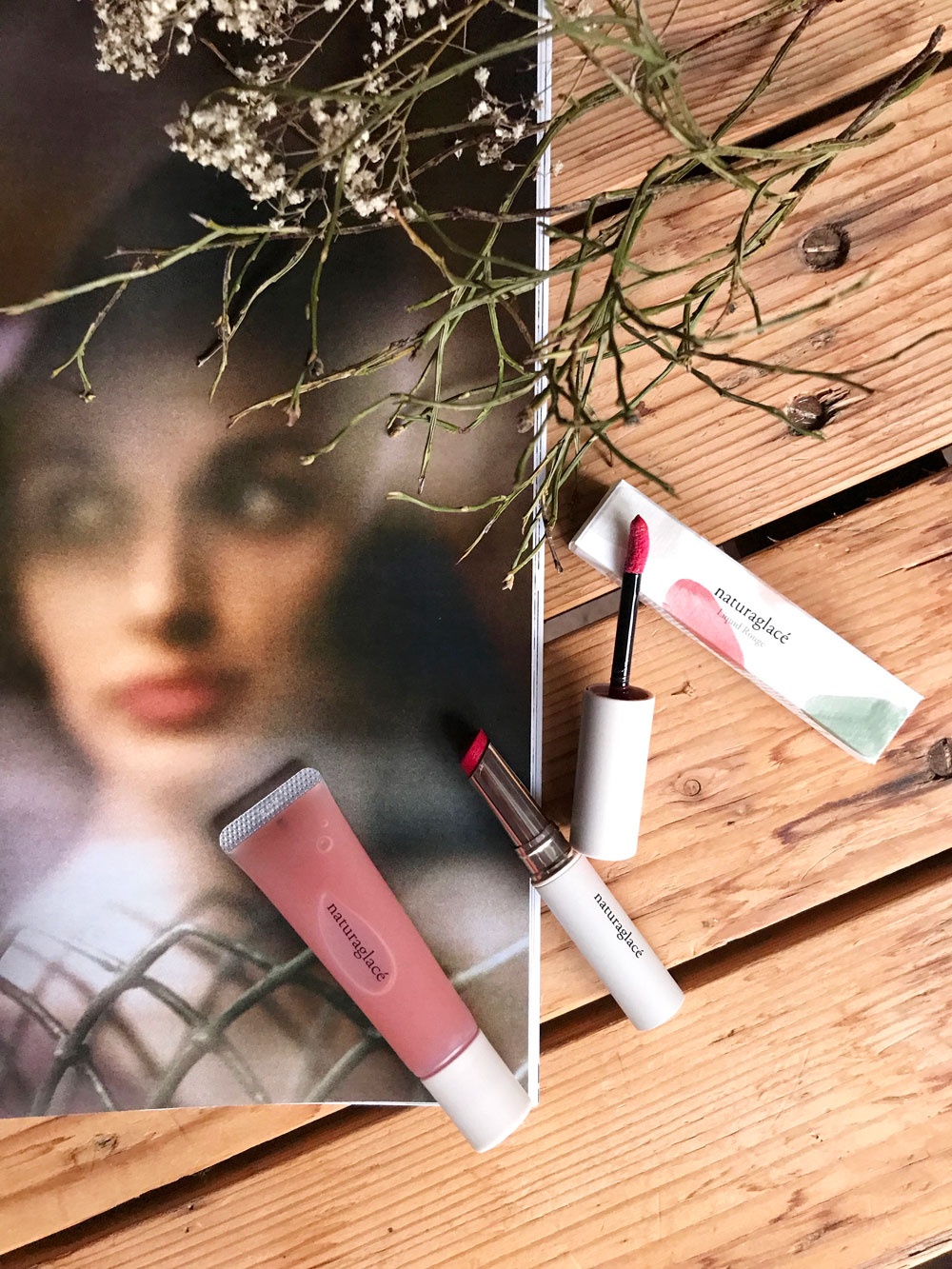 sonrisa feiert den Lipstickday 2019 mit einer Beauty-Verlosung, bei der es zwei Lippenstift-Sets von naturaglace zu gewinnen gibt.