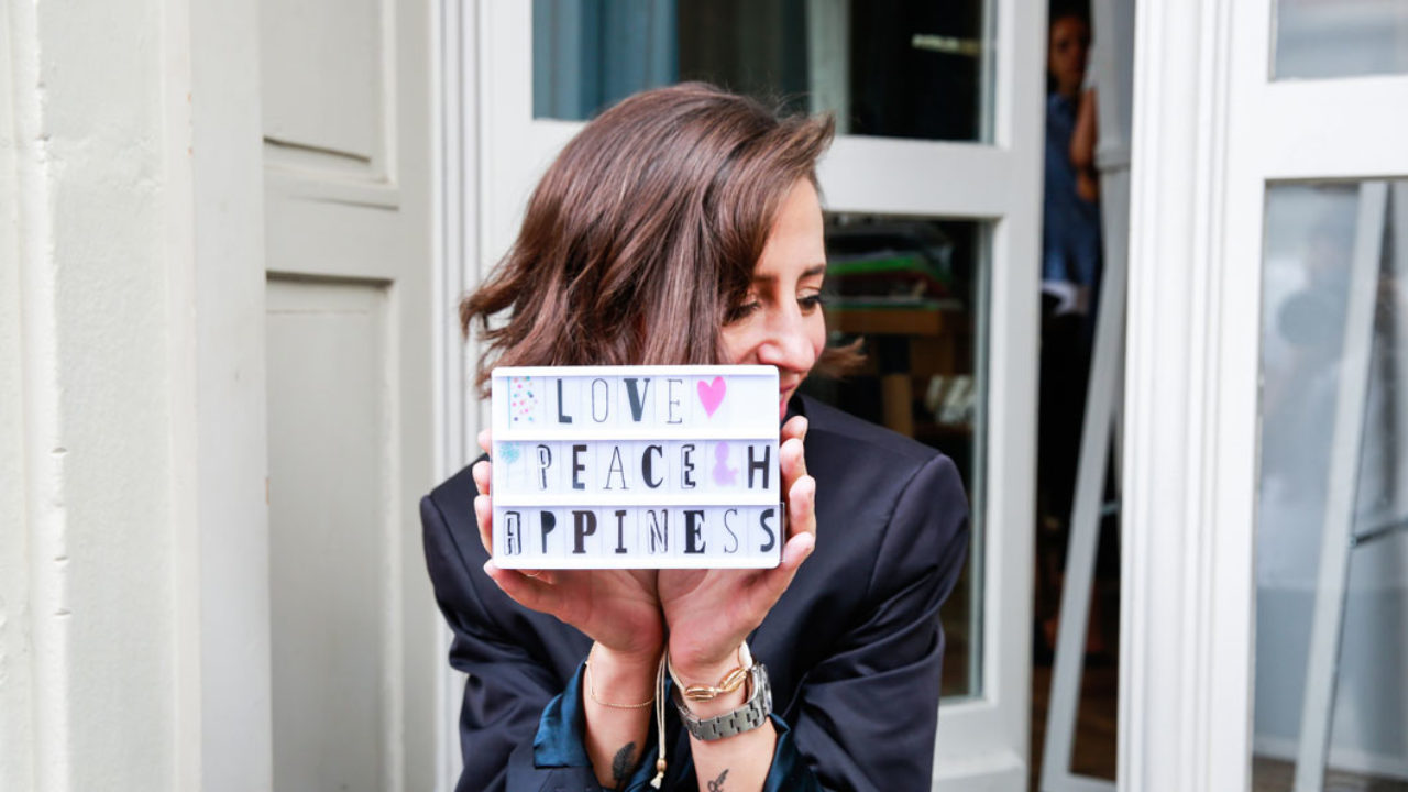 Glaubwürdigkeit ist wichtig und darum sollten wir uns selbst immer treu bleiben. Doch gerade in der heutigen Zeit ist es manchmal eine Herausforderung, diesen Worten auch tatsächlich Taten folgen zu lassen. Auf sonrisa erfährst du, wie du es trotzdem schaffst!