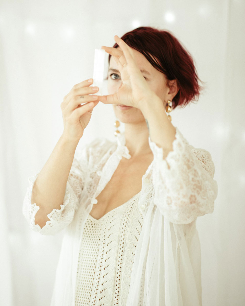 Kristalle und Edelsteine sind voll angesagt. Zu recht, sagt Wellness-Expertin Deborah aka Mama Universe, die in einer Mini-Serie erklärt, wie Du den optimalen Schmuckstein für Dich und Dein Leben finden (Teil 1) und besonders gut nutzen (Teil 2) kannst.