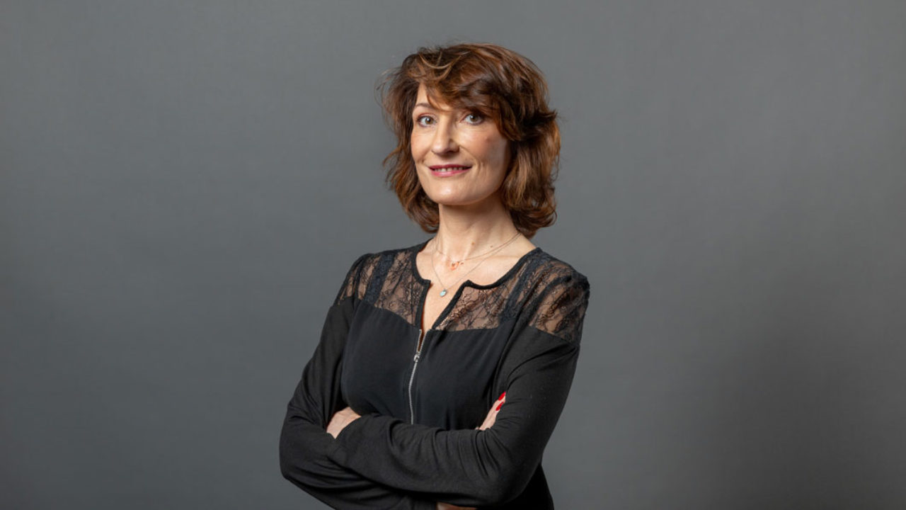 Hautexpertin Dr. Emmanuelle Moirand spricht im exklusiven Interview auf sonrisa unter anderem über die wichtigsten Tendenzen in der Kosmetikbranche, Pflege-Musthaves sowie ihre persönlichen Beauty-Tipps.