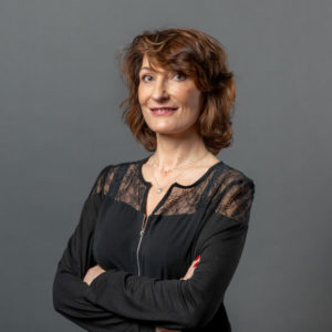 Hautexpertin Dr. Emmanuelle Moirand spricht im exklusiven Interview auf sonrisa unter anderem über die wichtigsten Tendenzen in der Kosmetikbranche, Pflege-Musthaves sowie ihre persönlichen Beauty-Tipps.