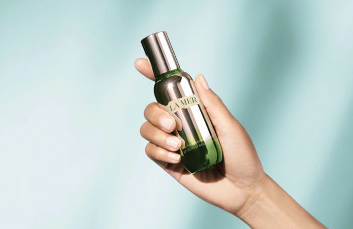 Produktionschefin Loretta Miraglia erzählt im Interview auf sonrisa, was es mit dem neuen Rejuvenating Serum von La Mer auf sich hat.