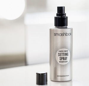 Mit den Foundations-Neuheiten von Fenty Beauty, Smashbox und Clarins lassen sich die Zeichen eines gemütlichen Lebenswandels gut kaschieren.