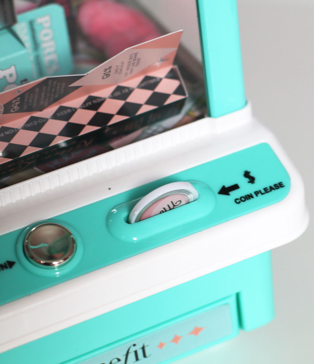 You can win: sonrisa verlost eine exklusive Beauty-Greifmaschine mit Makeup-Minis von Benefit