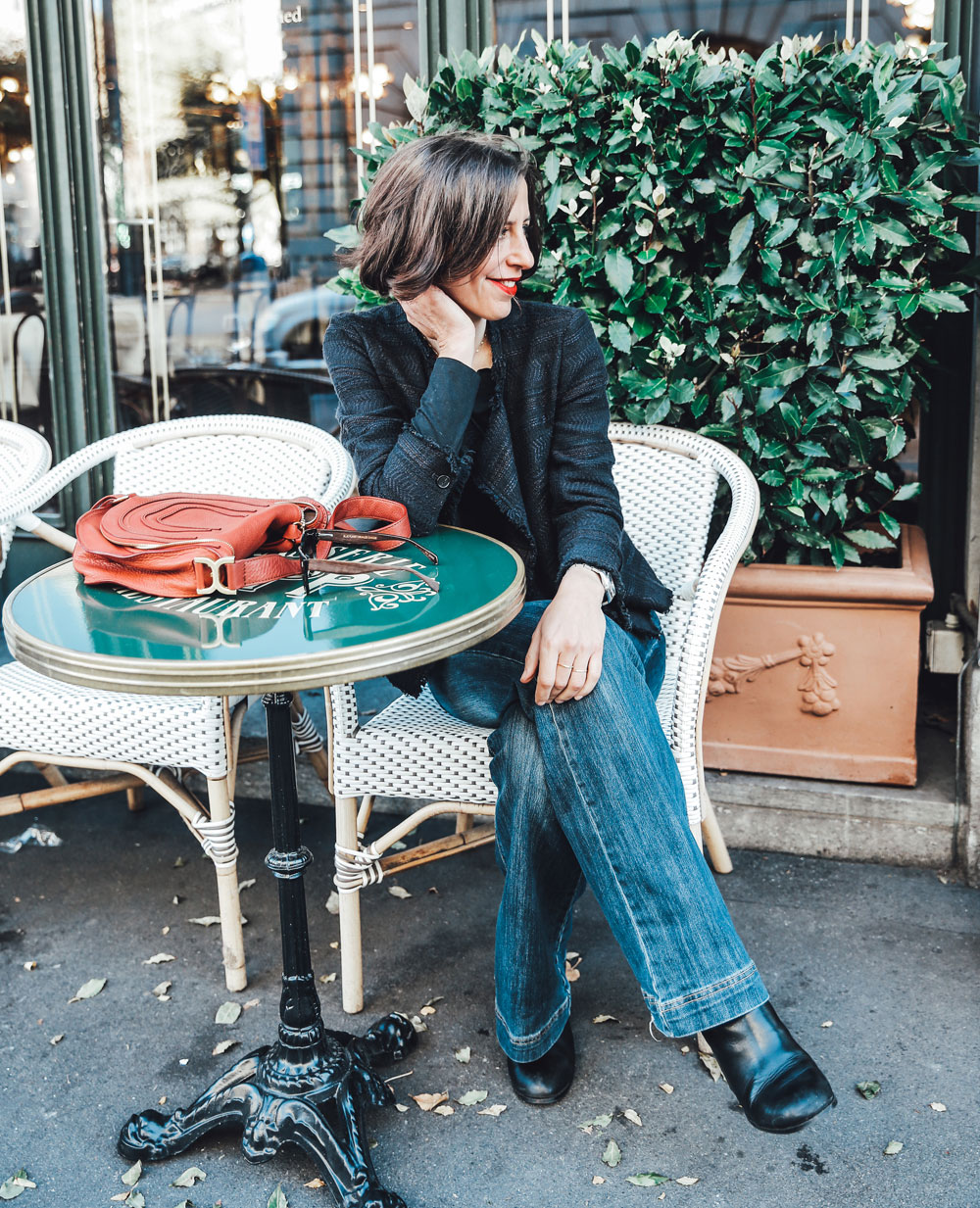 Lassen uns Handy, Tablet und TV alt aussehen? Auf sonrisa gibt es alle Fakten über Blue Light, das als neuer Bösewicht der Beauty-Branche gilt und vor dem wir uns gut schützen sollten.