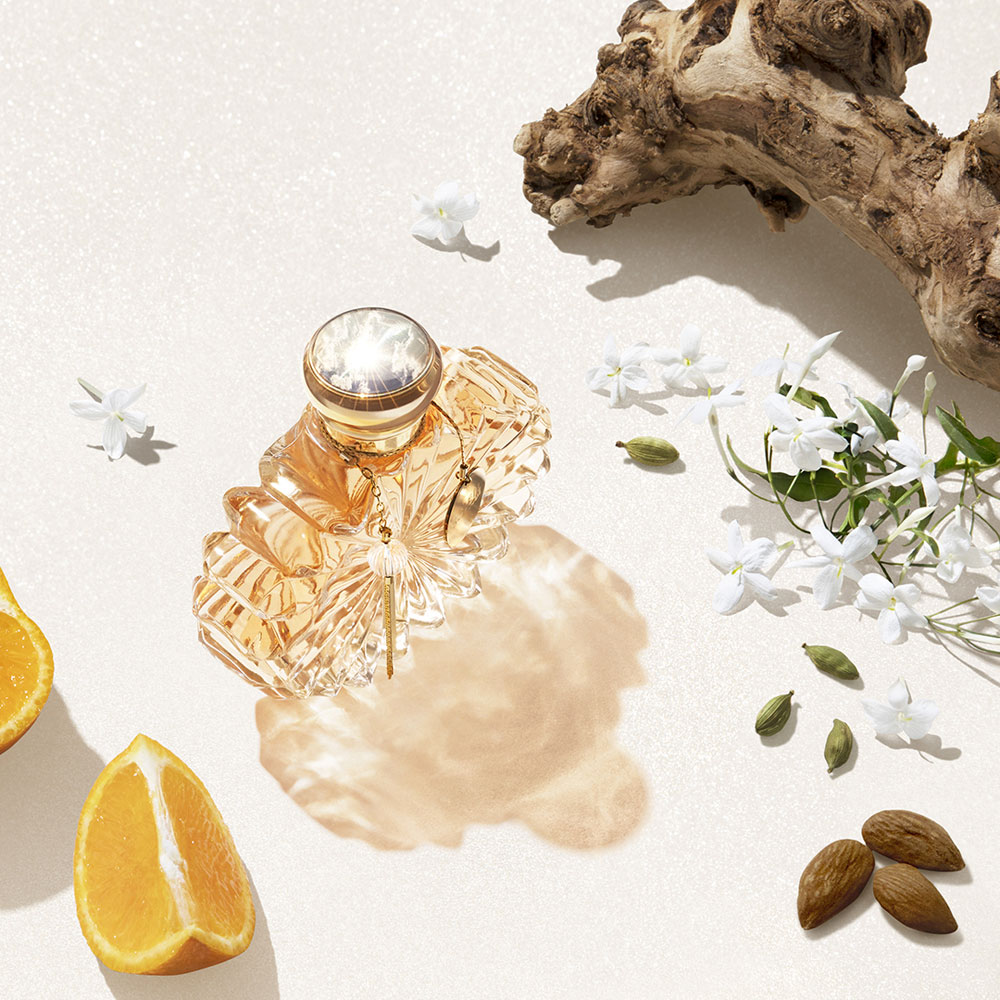 Soleil von Lalique wurde als olfaktorische Sonnensrahl konzipiert und ist darum ideal, um einen Hauch von Licht in den Herbst zu bringen.