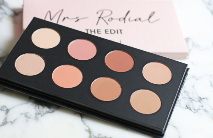 Glücksmomente auf sonrisa: Zwei Wochen vor der offiziellen Lancierung darf Bloggerin Katrin Roth grad drei Exemplare der famosen Mrs Rodial Palette verlosen, die von der Beauty-Unternehmerin persönlich zusammengestellt wurde.