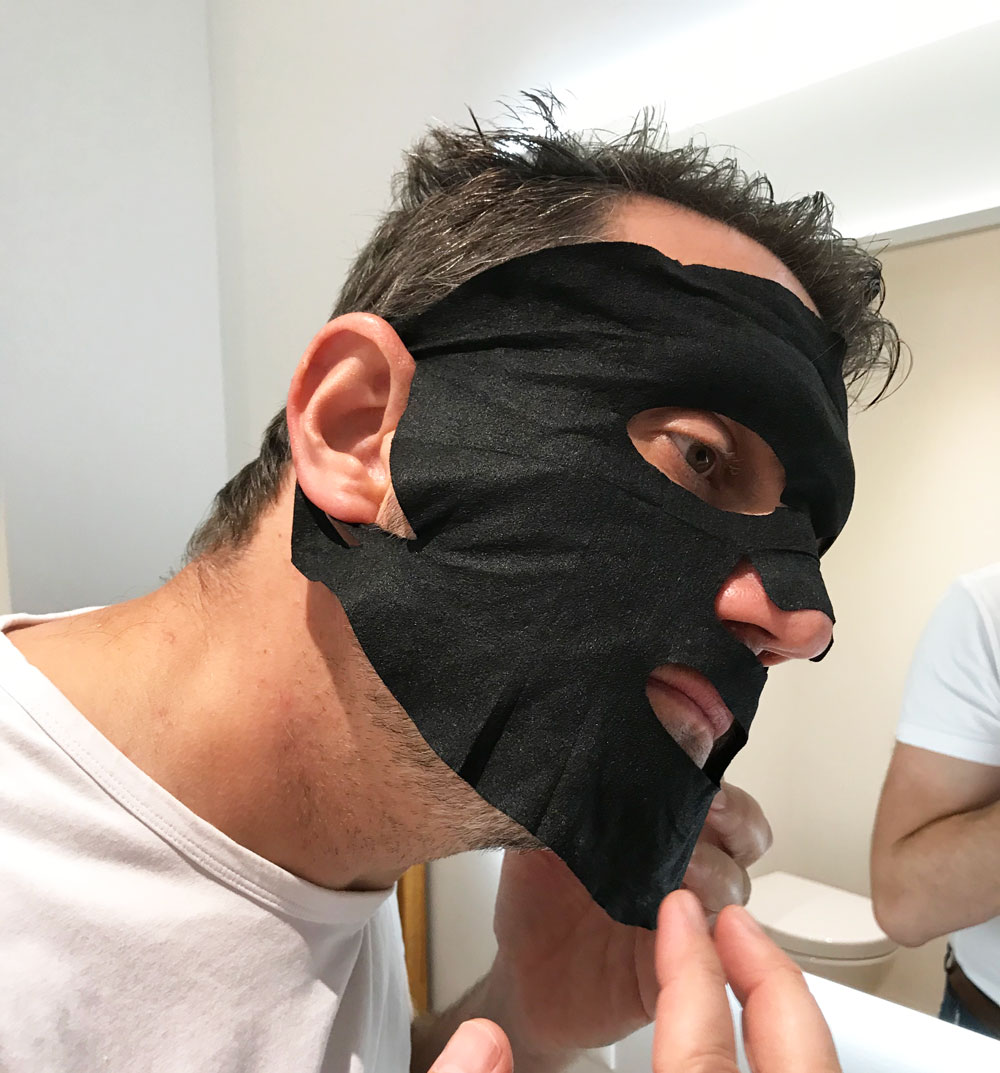 Der gepflegte Mann: Beauty-Held Daniel Ranz testet sich für sonrisa durch spannende Produkte aus dem Kosmetik-Kosmos für Männer wie etwa The Men Mask von Sephora.