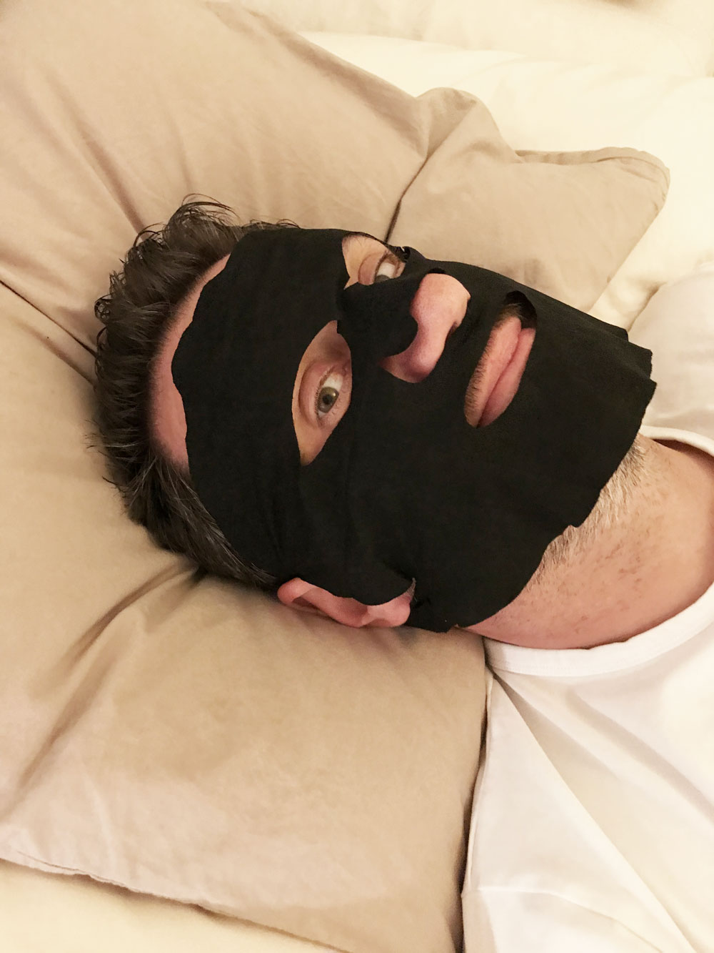 Der gepflegte Mann: Beauty-Held Daniel Ranz testet sich für sonrisa durch spannende Produkte aus dem Kosmetik-Kosmos für Männer wie etwa The Men Mask von Sephora.