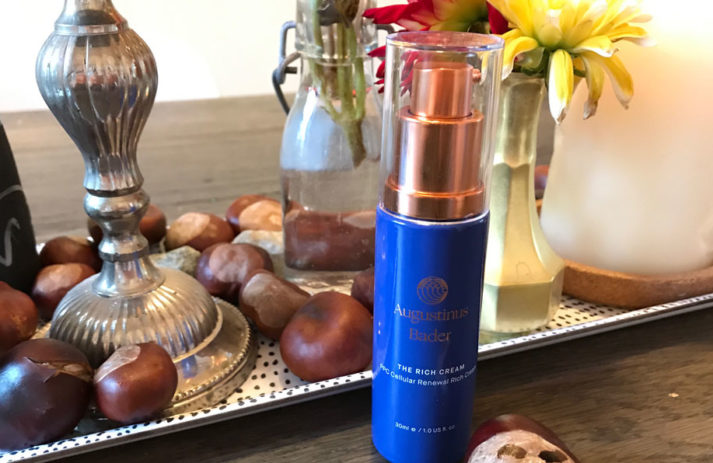 The Cream von Augustinus Bader gilt als Wundermittel für schöne Haut. Zu recht? Auf sonrisa gibt es den ehrlichen Testbericht von Gastbloggerin Florina.