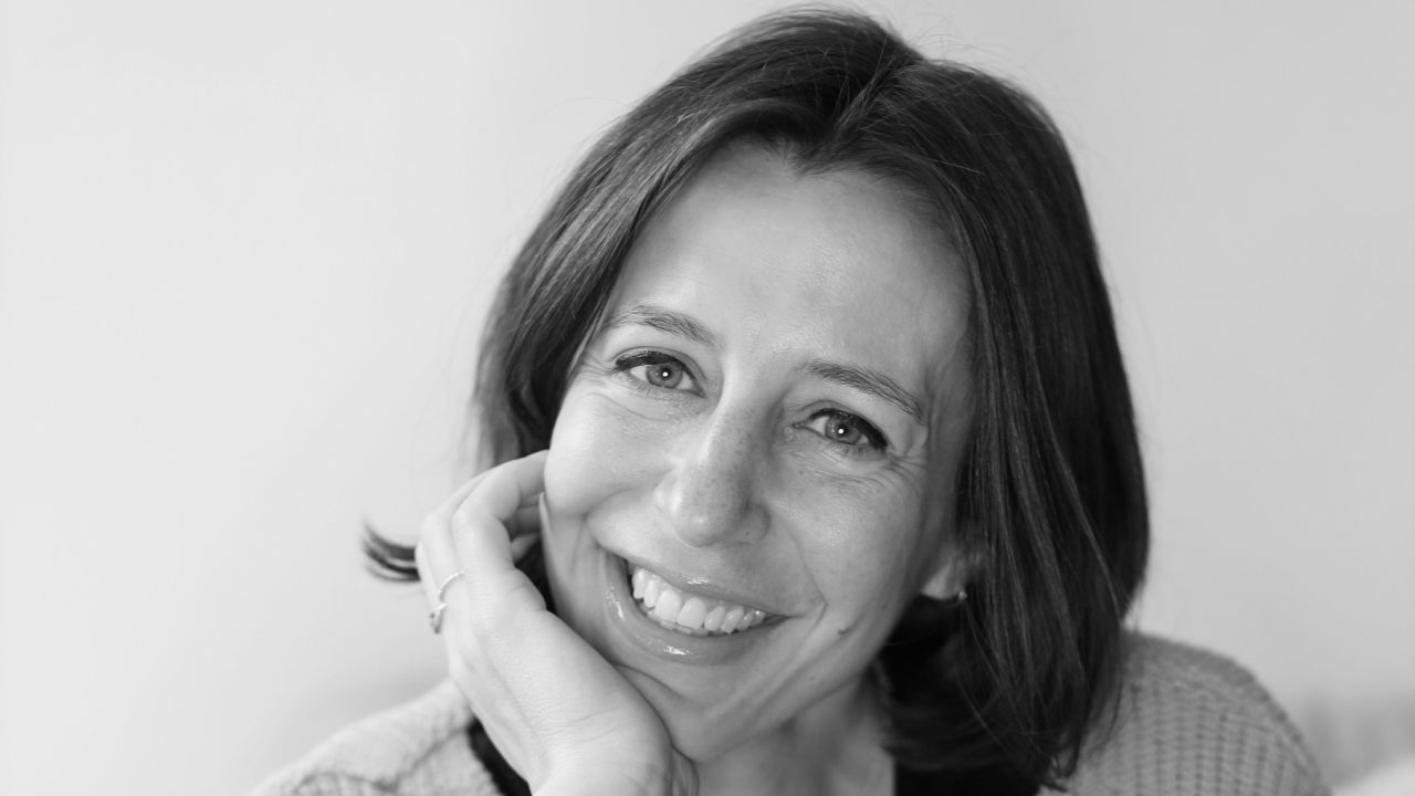 In der neuen Lifestyle-Rubrik von sonrisa gibt es je einen Buch-, TV- und Podcast-Tipp mit Happy-Bonus.