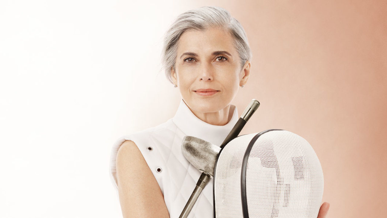 Clarins-Botschafterin und Profi-Sportlerin Claudia Maria Ferreira da Costa spricht im Interview mit sonrisa über echte Schönheit und warum Alter nur eine Nummer ist.