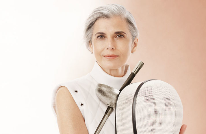 Clarins-Botschafterin und Profi-Sportlerin Claudia Maria Ferreira da Costa spricht im Interview mit sonrisa über echte Schönheit und warum Alter nur eine Nummer ist.