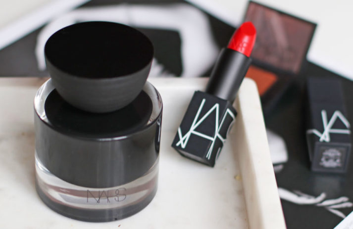 Was sonrisa schon seit sechs Jahren weiss, ist nun endlich passiert: Makeup-Guru François Nars lanciert mit Audacious seinen ersten Duft.