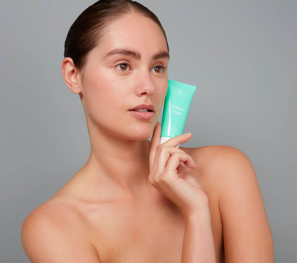 Schnell und effizient: In der Rubrik Beauty-Quickie stellt sonrisa praktische Kosmetik-Produkte vor, mit denen sich wertvolle Zeit einsparen lässt - wie etwa mit dem ByBi Prime Time Polish, der auch als Flash Maske genutzt werden kann. 