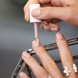 Mit Essie Expressie lanciert der US-Nagellack-Brand seine erste schnelltrocknende Lack-Kollektion.