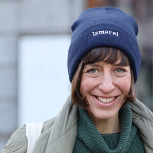 Kalte Ohren im Namen der Schönheit, weil Mützen die Frisur kaputt machen? Ist nicht nötig dank sonrisa Haar-Tipps, mit denen auch ultimative Gförlis stylish durch den Winter kommen.